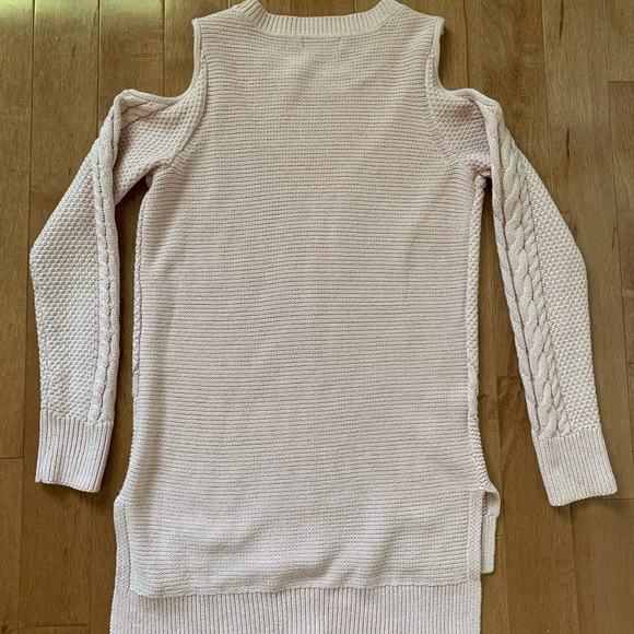 Sweater with peak a boo shoulders - Picture 3 of 3